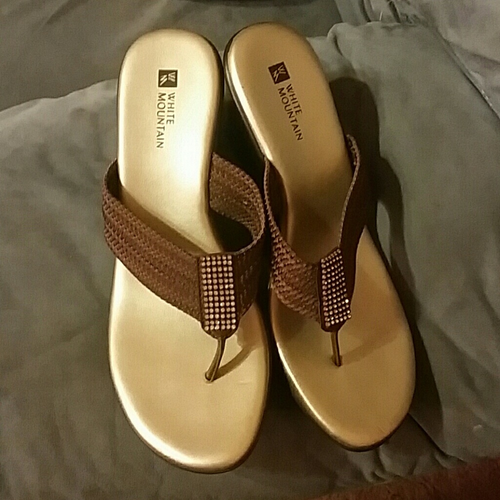 Women's size 7 and 1/2 White Mountain sandals